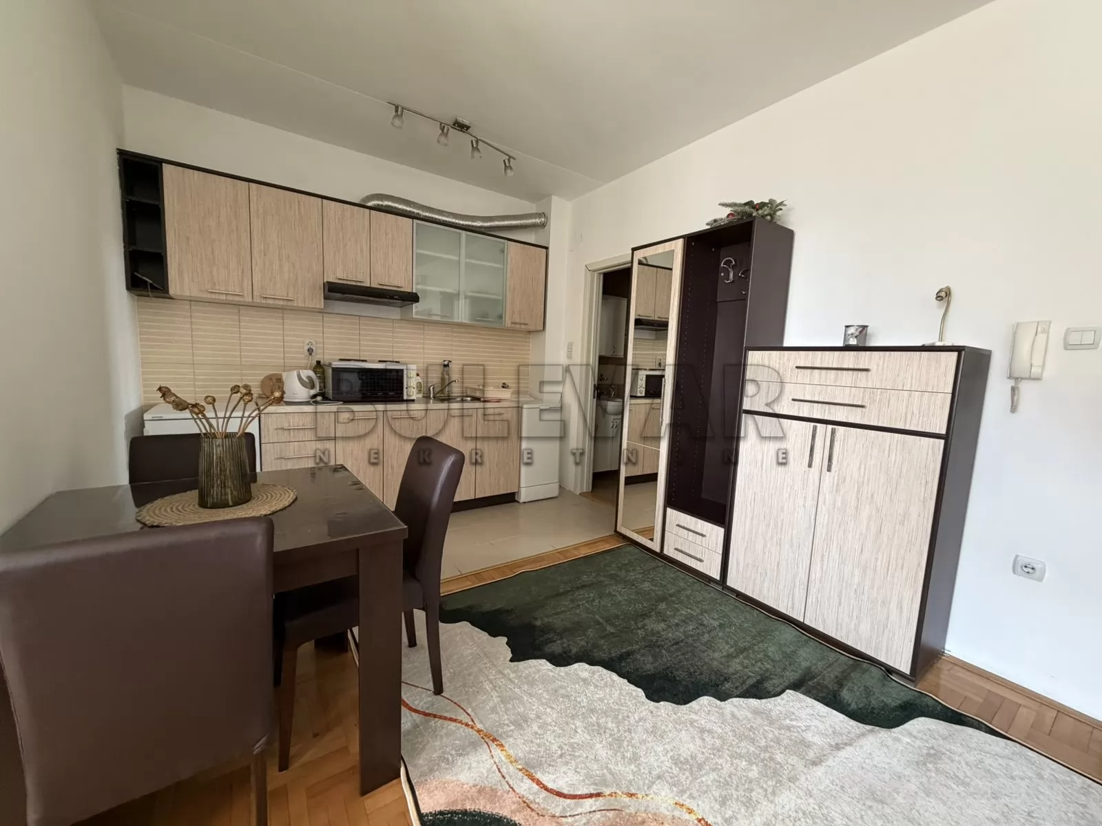 Jednosoban stan, 35 m2, Centar, Cara Lazara ID: i-016025 1
