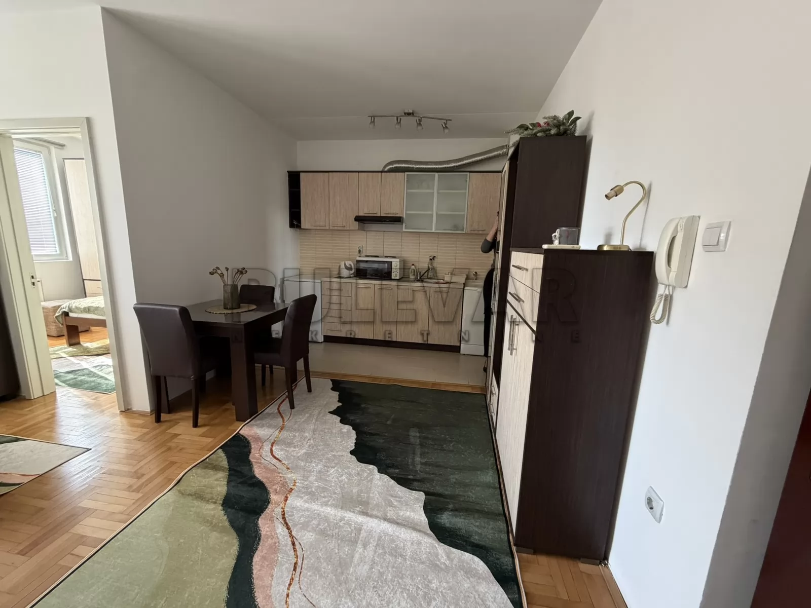 Jednosoban stan, 35 m2, Centar, Cara Lazara ID: i-016025 3