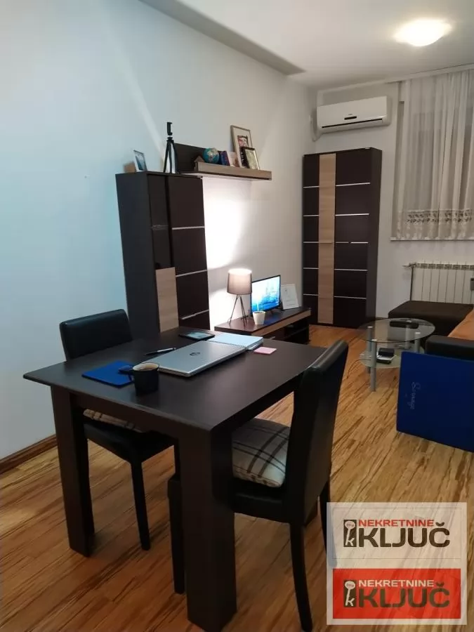 odlicna garsonjera na Adamovicevom naselju 2