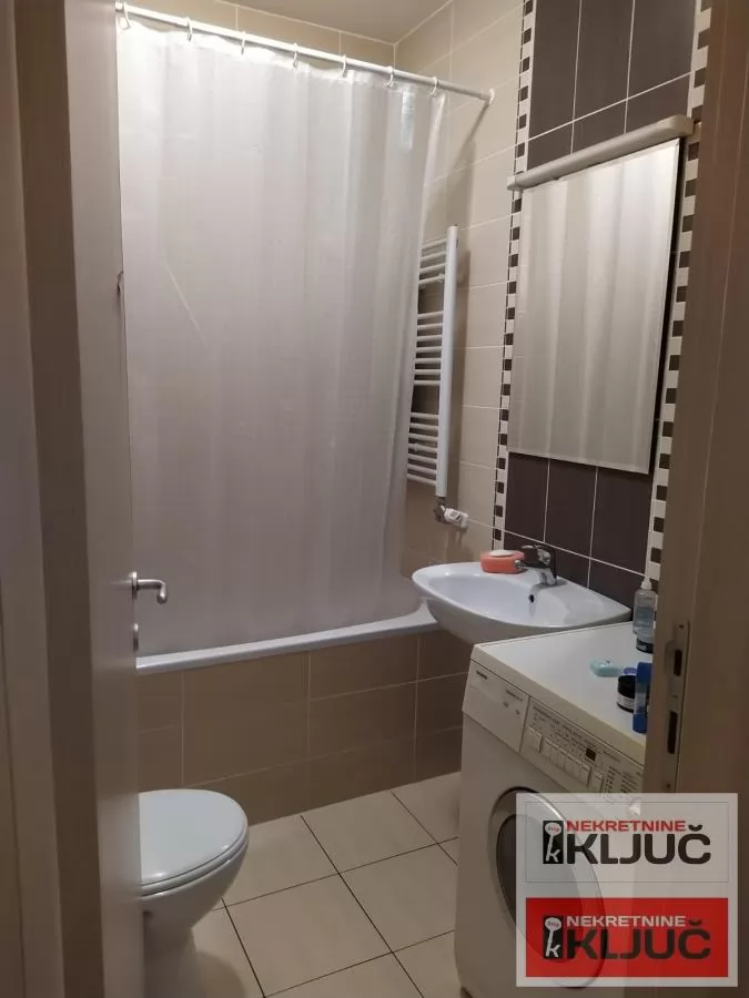 odlicna garsonjera na Adamovicevom naselju 5