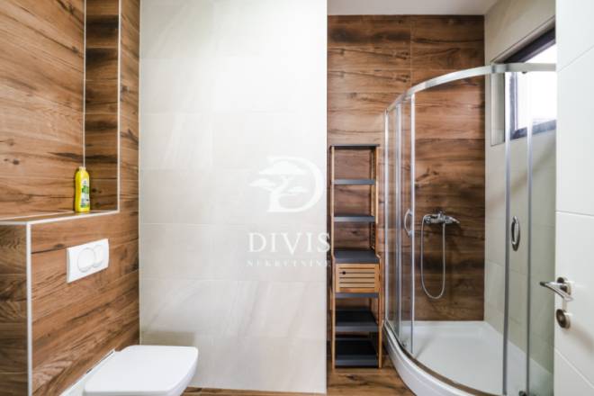 Nov  moderan 1 5 stan na Lionu  43m2  namešten 4