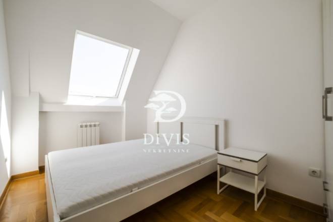 Nov  moderan 1 5 stan na Lionu  43m2  namešten 5