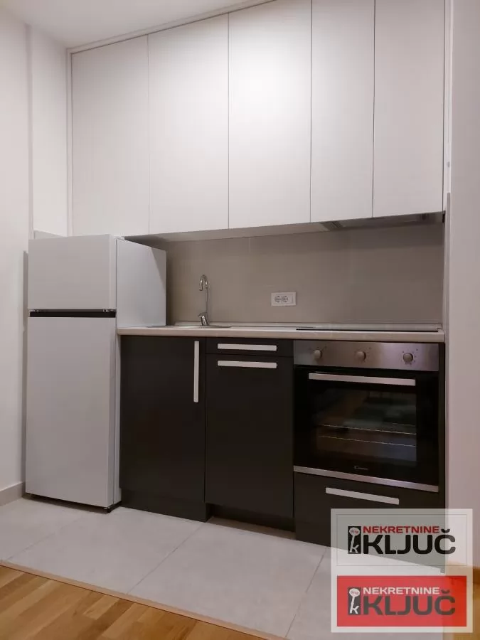 SALAJKA IZDAJE SE NAMEŠTENA GARSONJERA 3