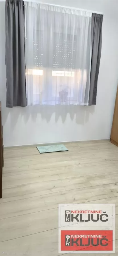 VETERNIK IZDAJE SE DVOIPOSOBAN POLUNAMEŠTEN STAN U PRIZEMLJU KUĆE 11