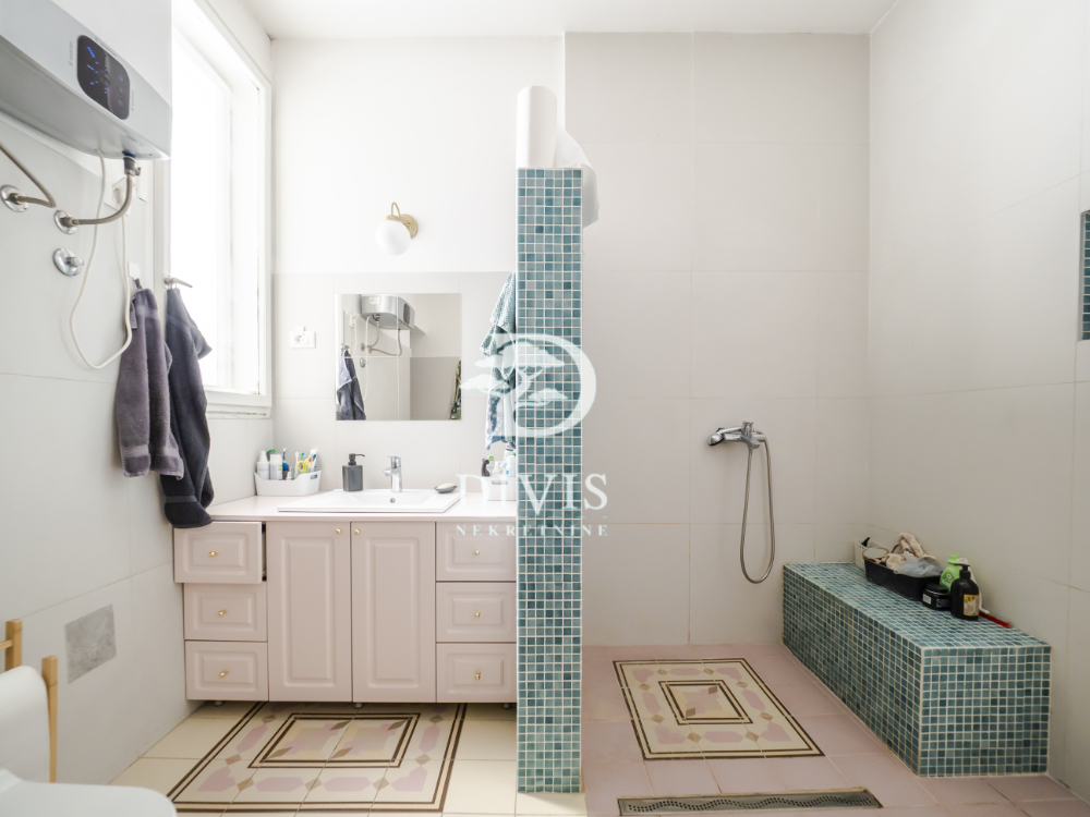 Renoviran 3 0 stan u ulici Maršala Birjuzova  72m2 5