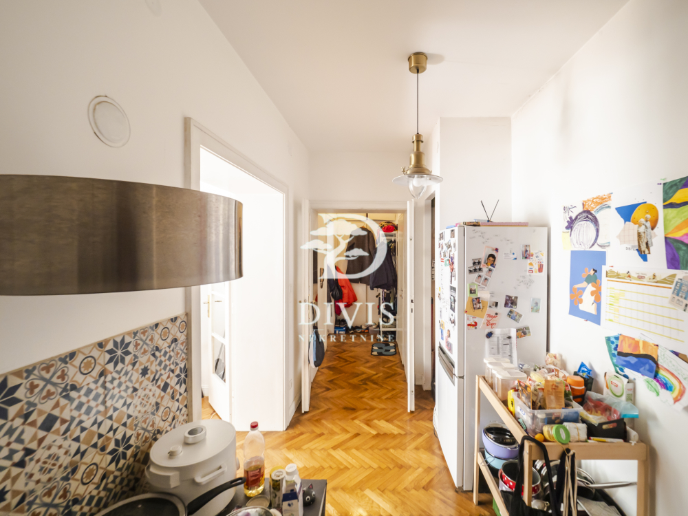 Renoviran 3 0 stan u ulici Maršala Birjuzova  72m2 3