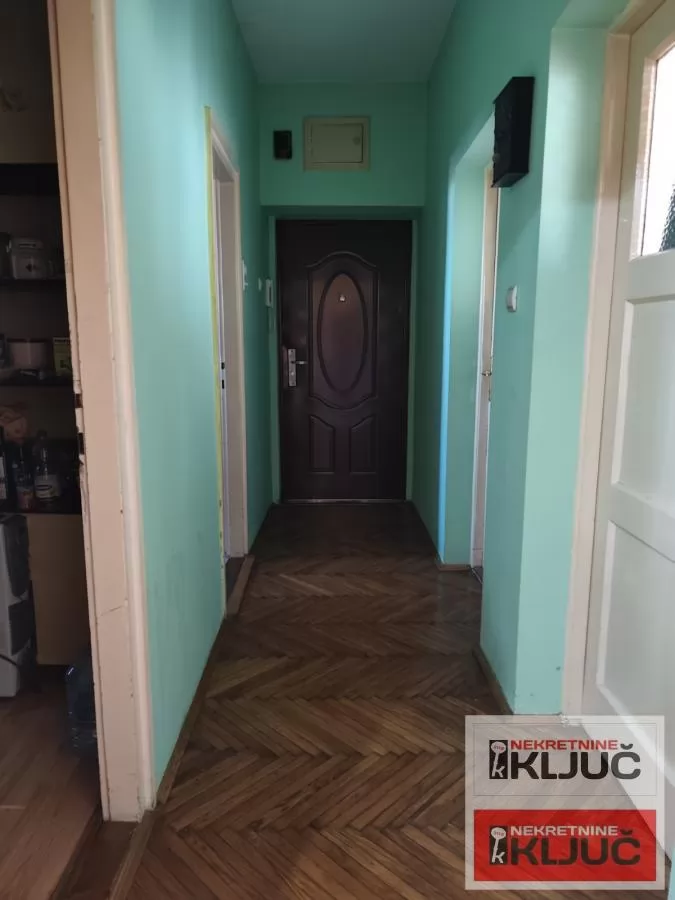 ADAMOVIĆEVO NASELJE, 71m2, Trosoban sa Tavanom 10