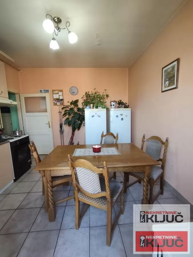 ADAMOVIĆEVO NASELJE, 71m2, Trosoban sa Tavanom 3