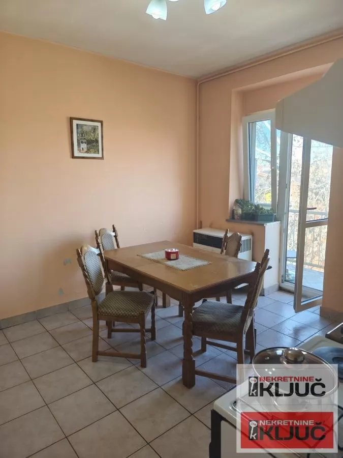 ADAMOVIĆEVO NASELJE, 71m2, Trosoban sa Tavanom 4