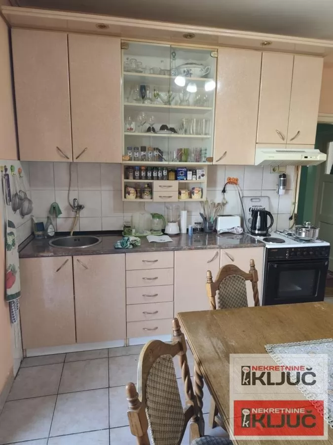 ADAMOVIĆEVO NASELJE, 71m2, Trosoban sa Tavanom 6