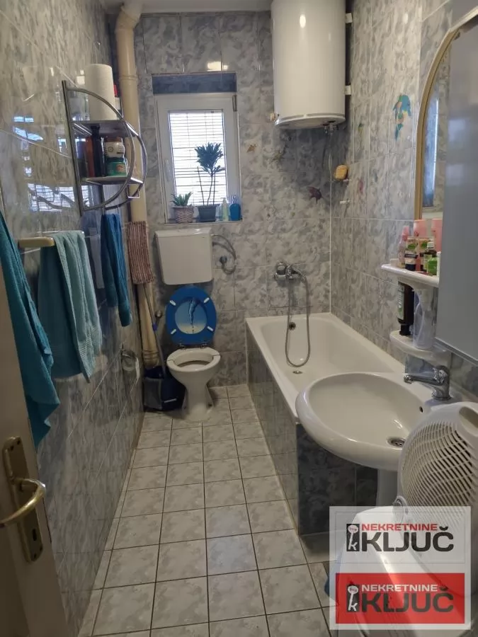 ADAMOVIĆEVO NASELJE, 71m2, Trosoban sa Tavanom 9