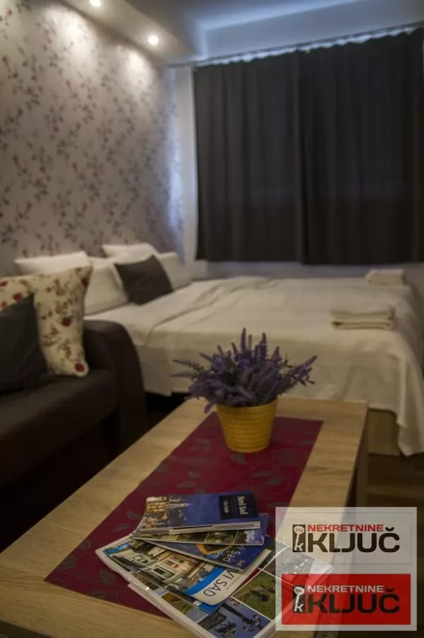 CENTAR IZDAJE SE NAMEŠTENA GARSONJERA SA SVIM URAČUNATIM TROŠKOVIMA I SA PARKING MESTOM 2