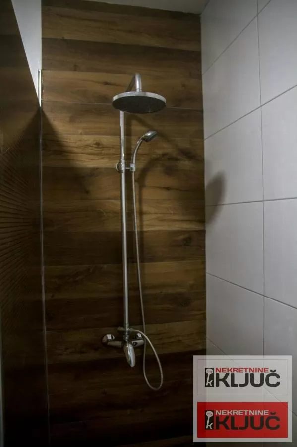 CENTAR IZDAJE SE NAMEŠTENA GARSONJERA SA SVIM URAČUNATIM TROŠKOVIMA I SA PARKING MESTOM 6