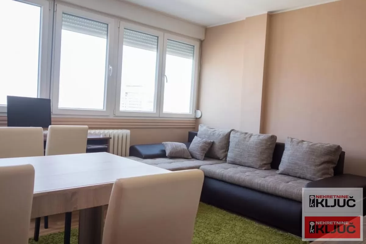 Dobra garsonjera na Grbavici/Liman 4/ 5