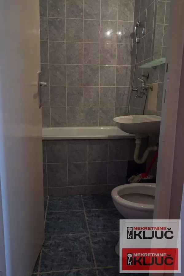 Dobra garsonjera na Grbavici/Liman 4/ 8