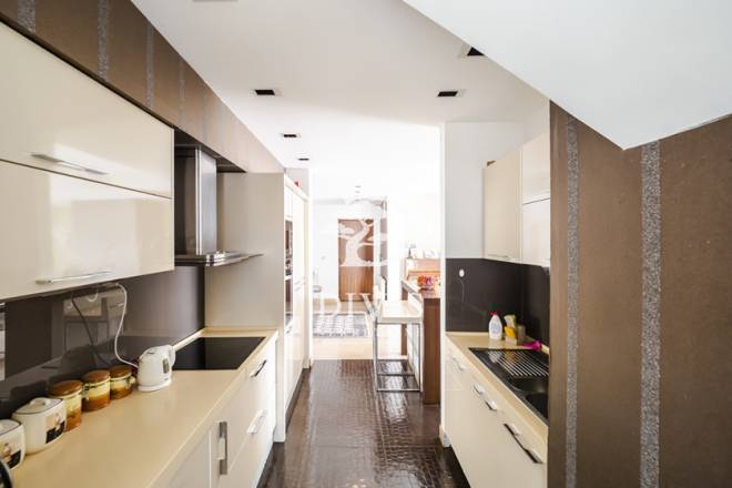 Lux 5 0 stan kod FON a  3 terase  3 kupatila 153m2 2