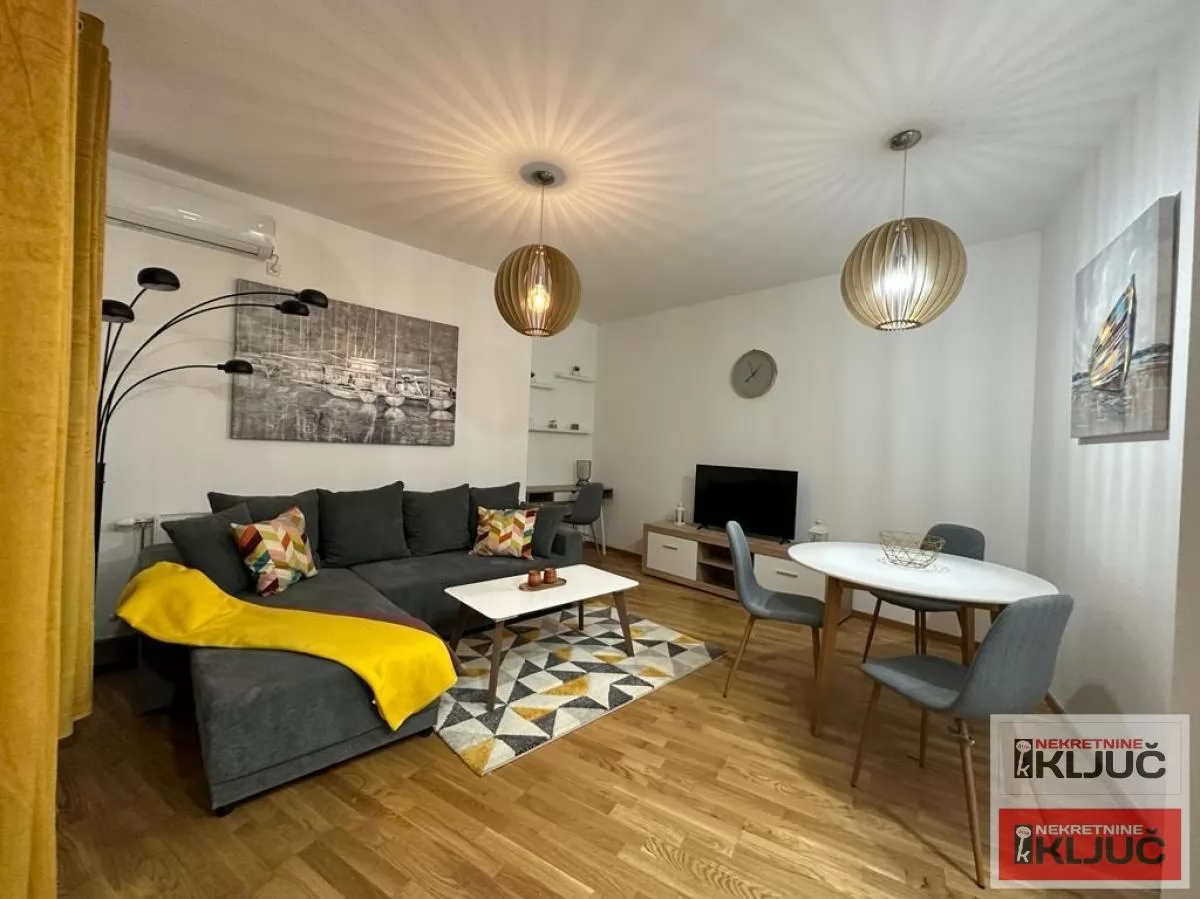 BUELVAR EVROPE IZDAJE SE DVOSOBAN STAN SA GARAŽNIM MESTOM U KOMPLEKSU EVENIJA GARDEN 1