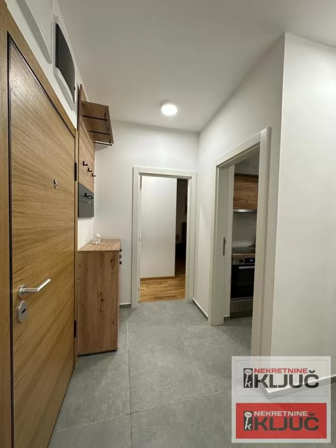 BUELVAR EVROPE IZDAJE SE DVOSOBAN STAN SA GARAŽNIM MESTOM U KOMPLEKSU EVENIJA GARDEN 13