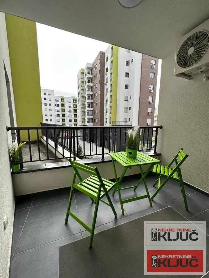 BUELVAR EVROPE IZDAJE SE DVOSOBAN STAN SA GARAŽNIM MESTOM U KOMPLEKSU EVENIJA GARDEN 16