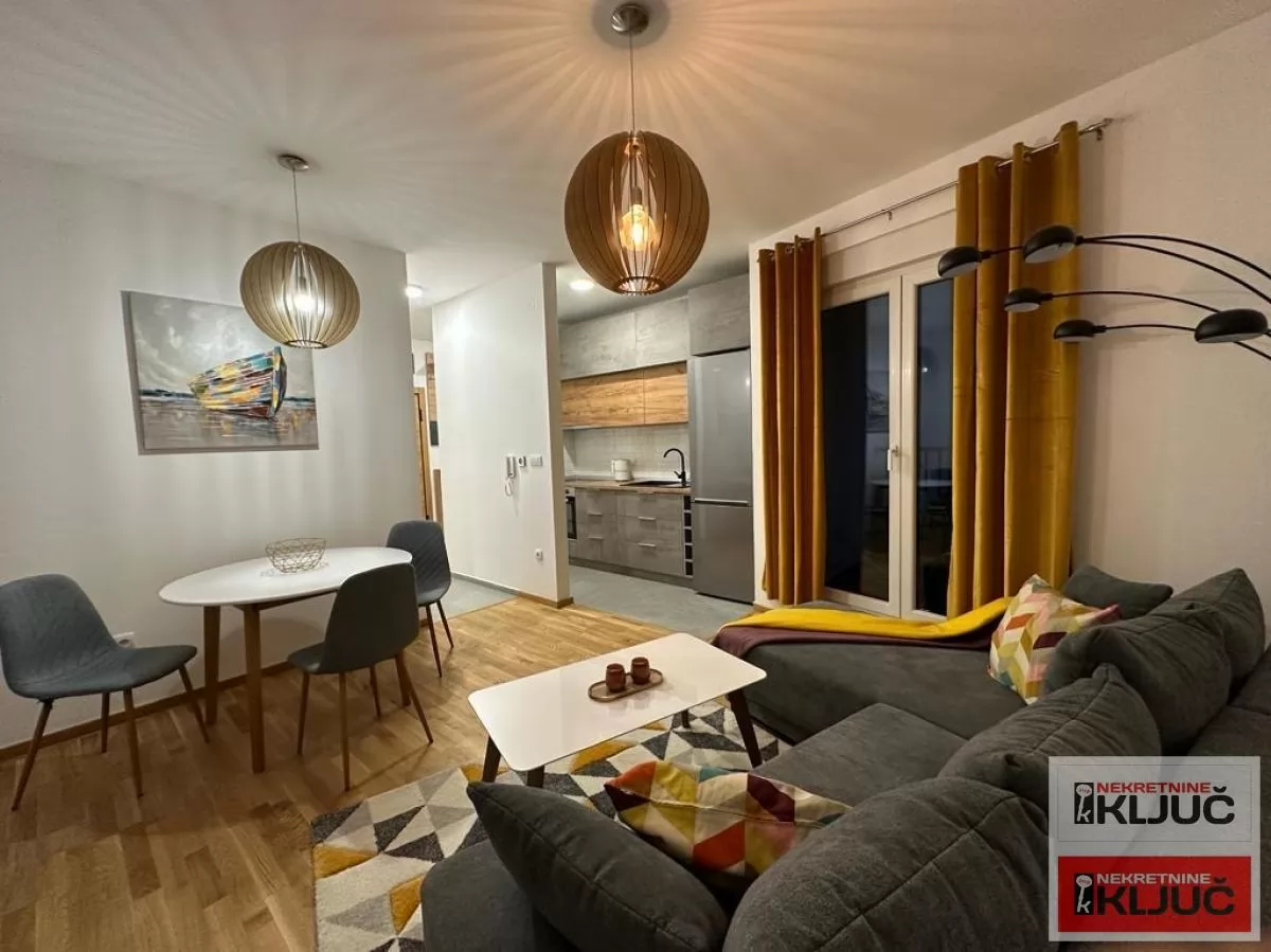 BUELVAR EVROPE IZDAJE SE DVOSOBAN STAN SA GARAŽNIM MESTOM U KOMPLEKSU EVENIJA GARDEN 6