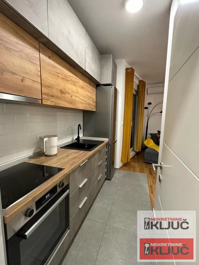 BUELVAR EVROPE IZDAJE SE DVOSOBAN STAN SA GARAŽNIM MESTOM U KOMPLEKSU EVENIJA GARDEN 7