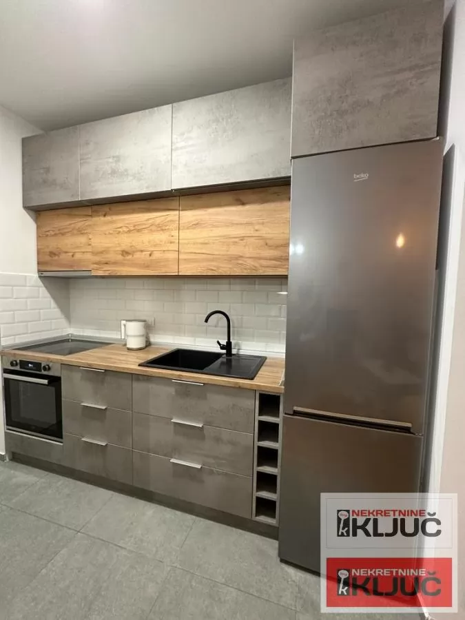 BUELVAR EVROPE IZDAJE SE DVOSOBAN STAN SA GARAŽNIM MESTOM U KOMPLEKSU EVENIJA GARDEN 8