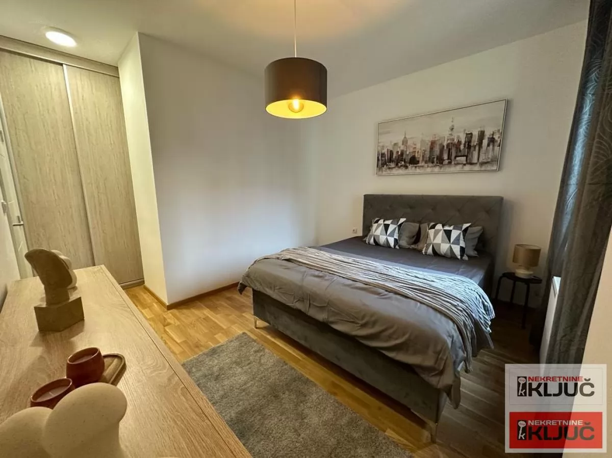 BUELVAR EVROPE IZDAJE SE DVOSOBAN STAN SA GARAŽNIM MESTOM U KOMPLEKSU EVENIJA GARDEN 9