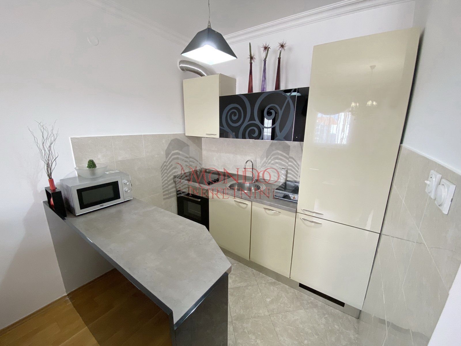 Jednoiposoban nov stan kod Filozofskog fakulteta, novogradnja,parking! 4