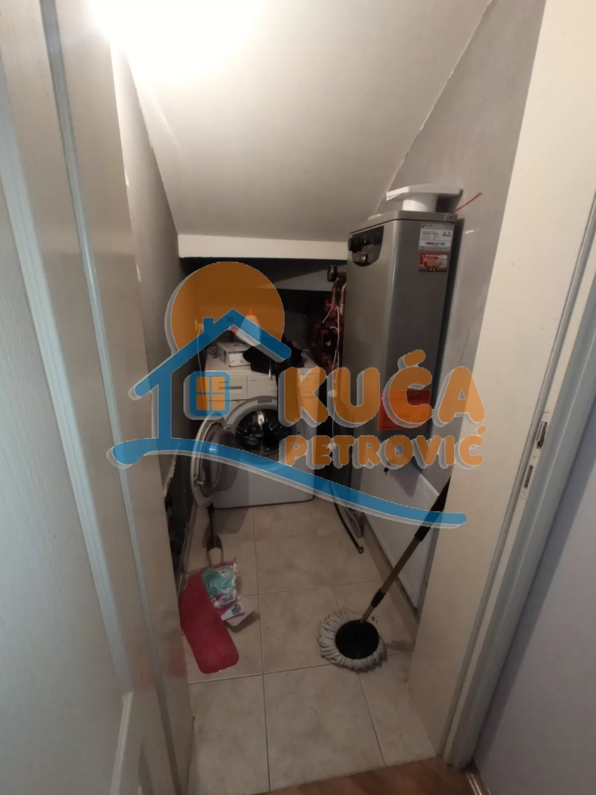 četvorosobna kuća, 200 m2, Tehnički fakulteti, Sarajevska ID: i-016057 22