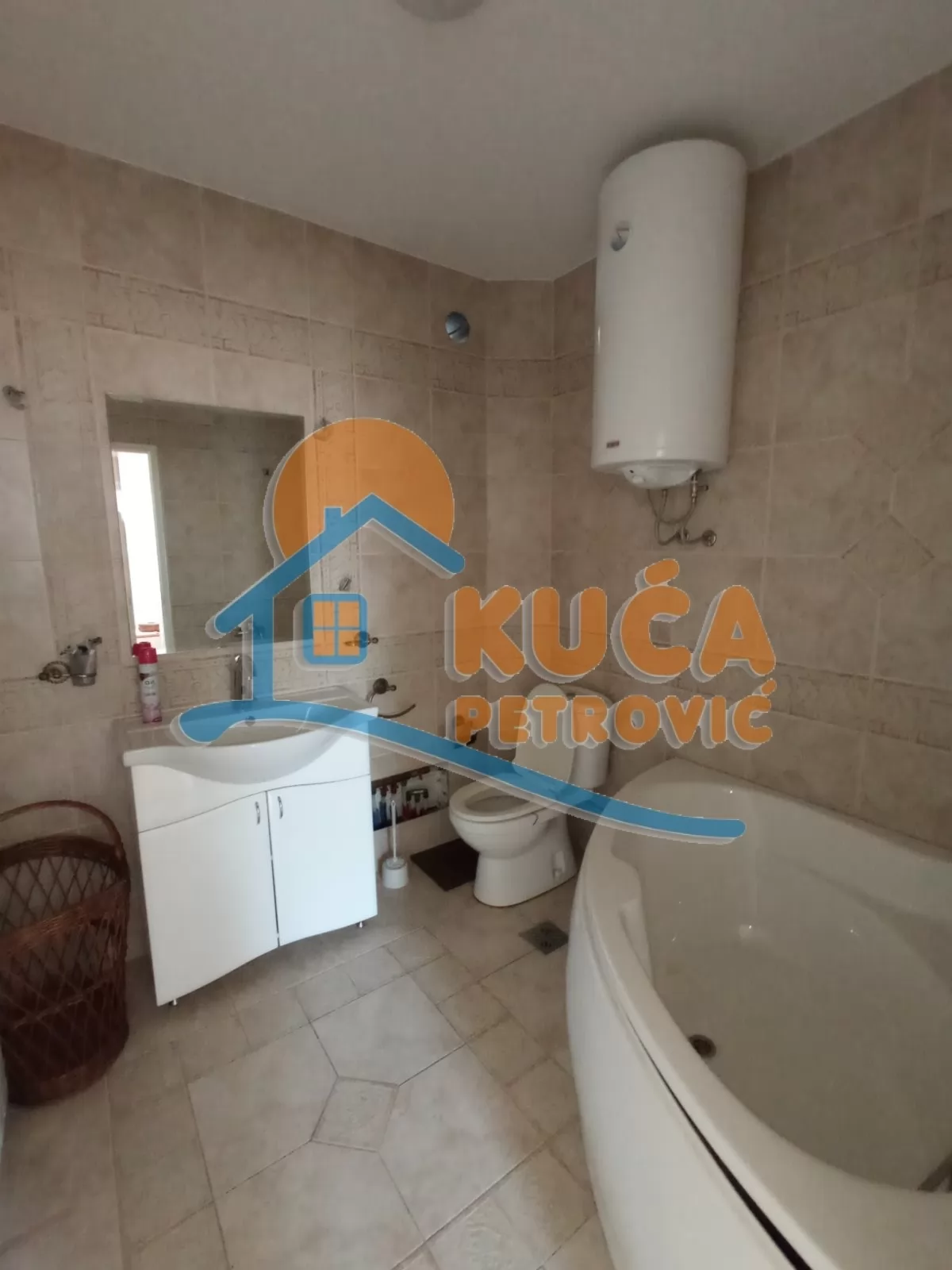 četvorosobna kuća, 200 m2, Tehnički fakulteti, Sarajevska ID: i-016057 9