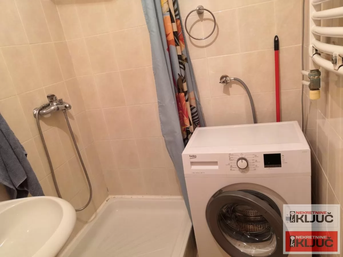 Izdaje se dobra garsonjera u blizini sajma 6