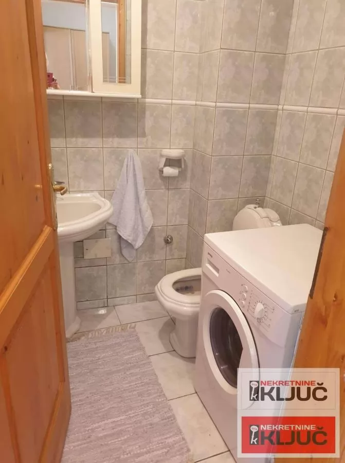 Odlican dvosoban stan u blizini Sajma 10