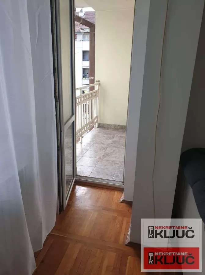 Odlican dvosoban stan u blizini Sajma 5