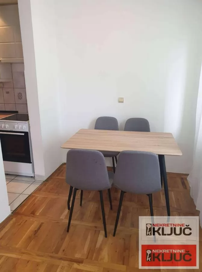 Odlican dvosoban stan u blizini Sajma 8