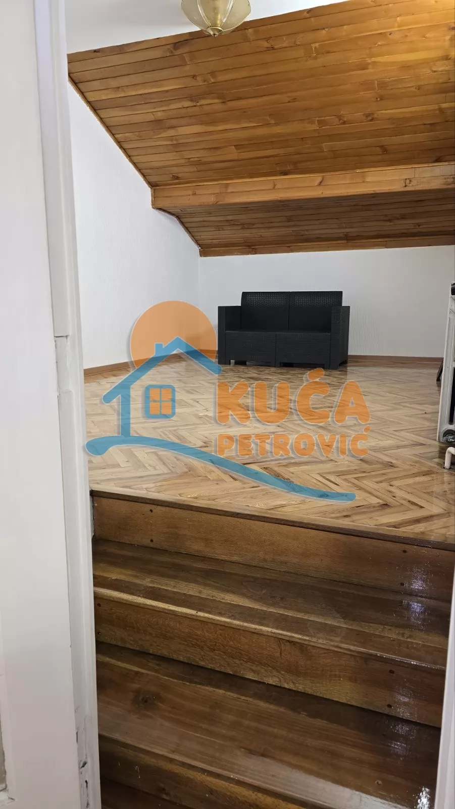 Trosoban stan, 95 m2, Crveni Pevac, Vojvode Tankosića 1. prilaz ID: i-016059 10