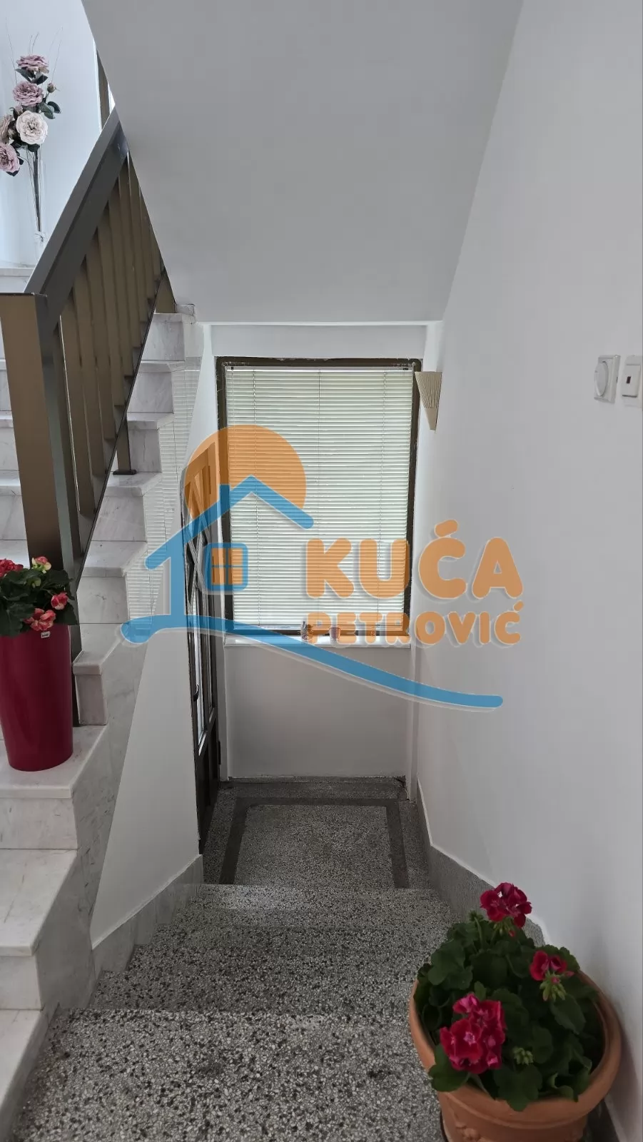 Trosoban stan, 95 m2, Crveni Pevac, Vojvode Tankosića 1. prilaz ID: i-016059 13