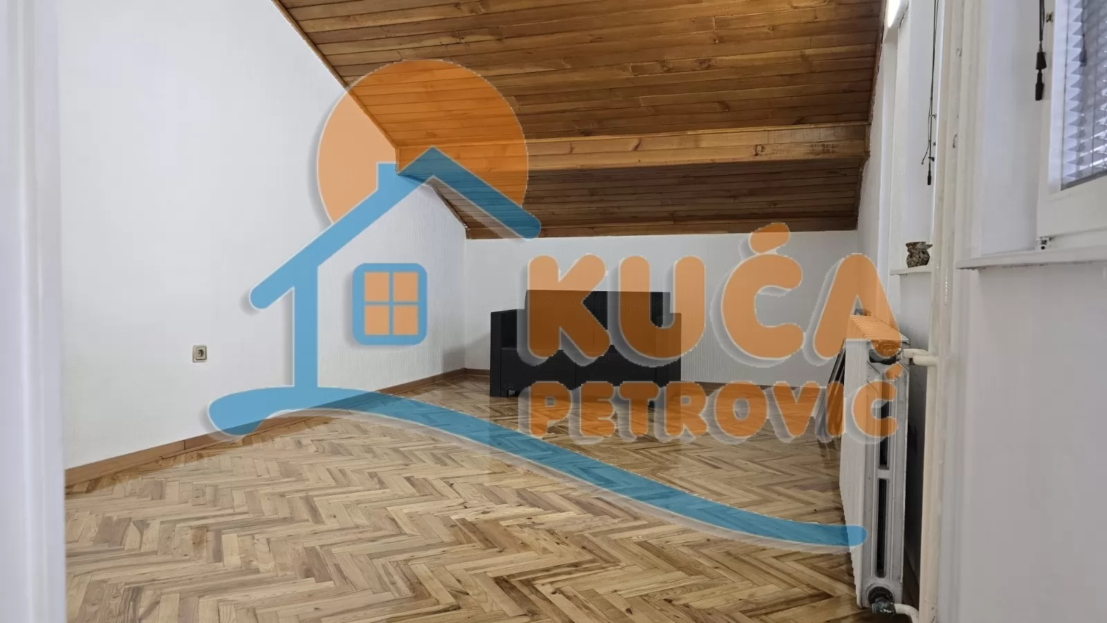 Trosoban stan, 95 m2, Crveni Pevac, Vojvode Tankosića 1. prilaz ID: i-016059 9