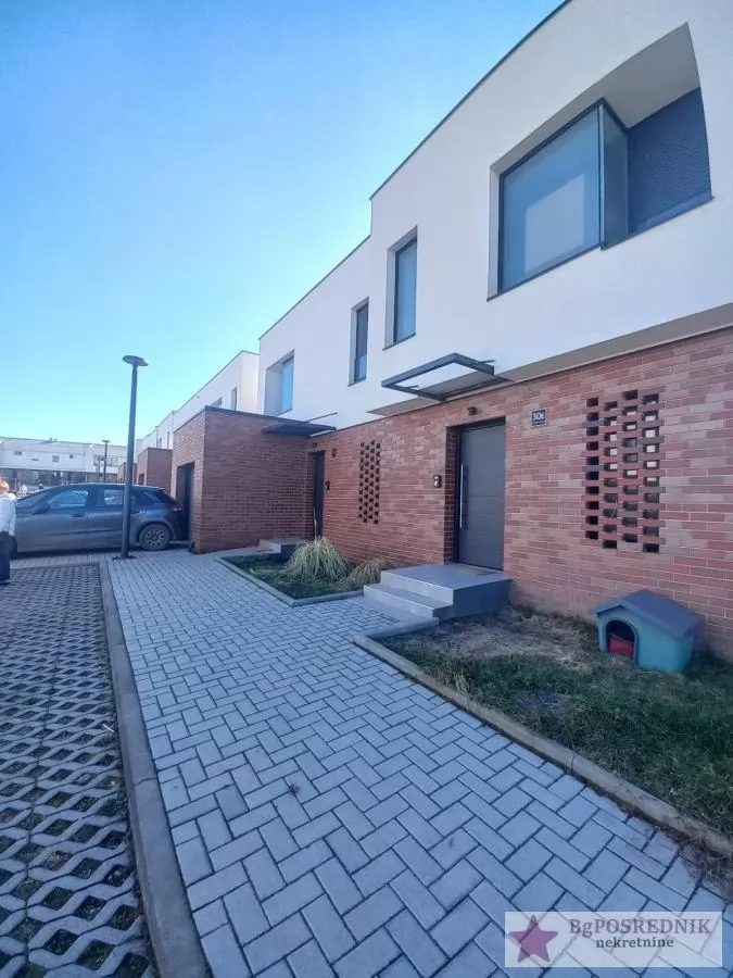 Novi Sad, Petrovaradin, Mišeluk 4, 205m2 15