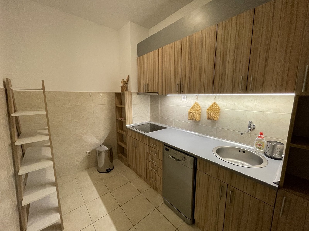 Uknjižen jednoiposoban stan na Zvezdari u Đurićevoj  41m2 4