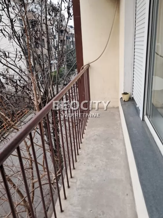 Trosoban stan, 69 m2, Južni bulevar, Šumatovačka ID: 130150 16