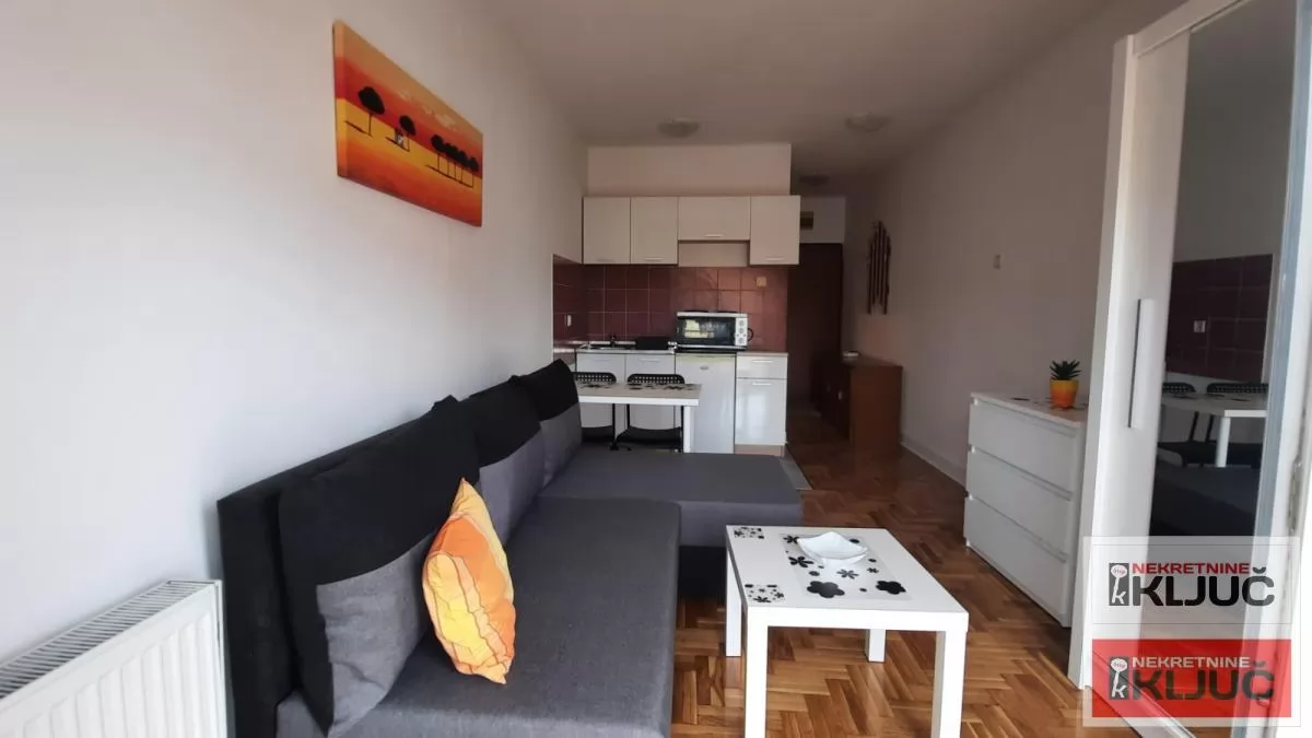 Odlicna garsonjera u blizini Sajma 3