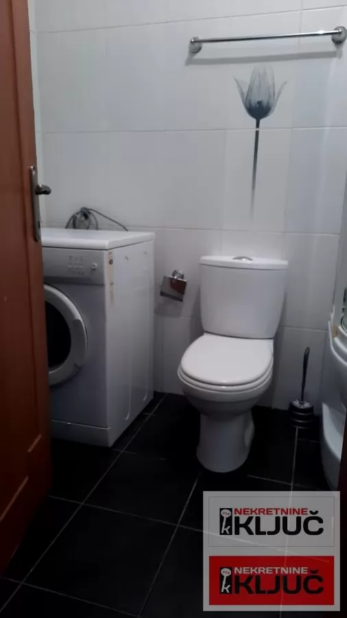 Odlicna garsonjera u blizini Sajma 6