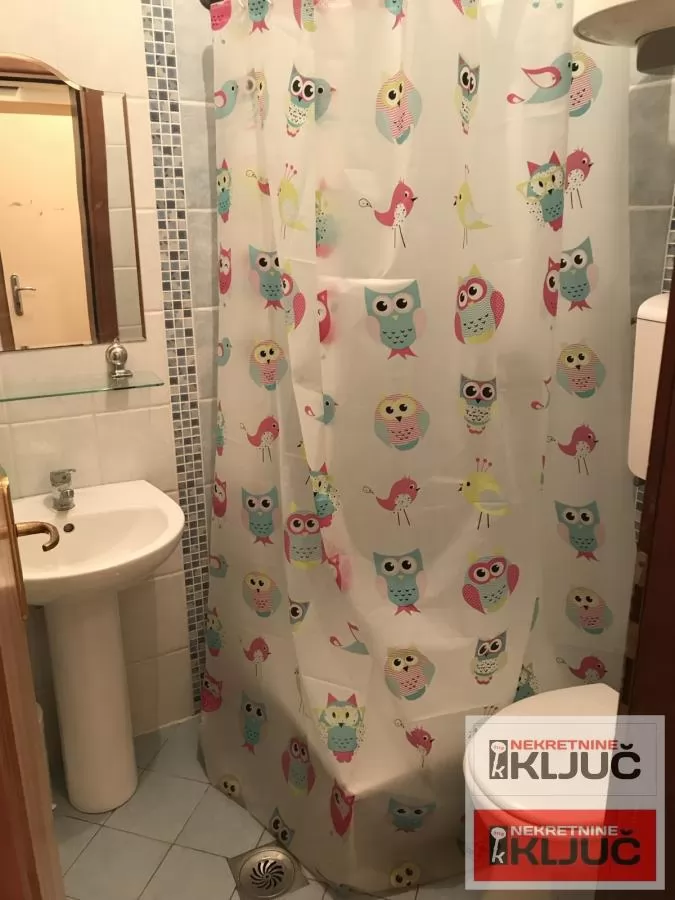 GRBAVICA-USELJIVA GARSONJERA-mogućnost zakupa parking mesta 2