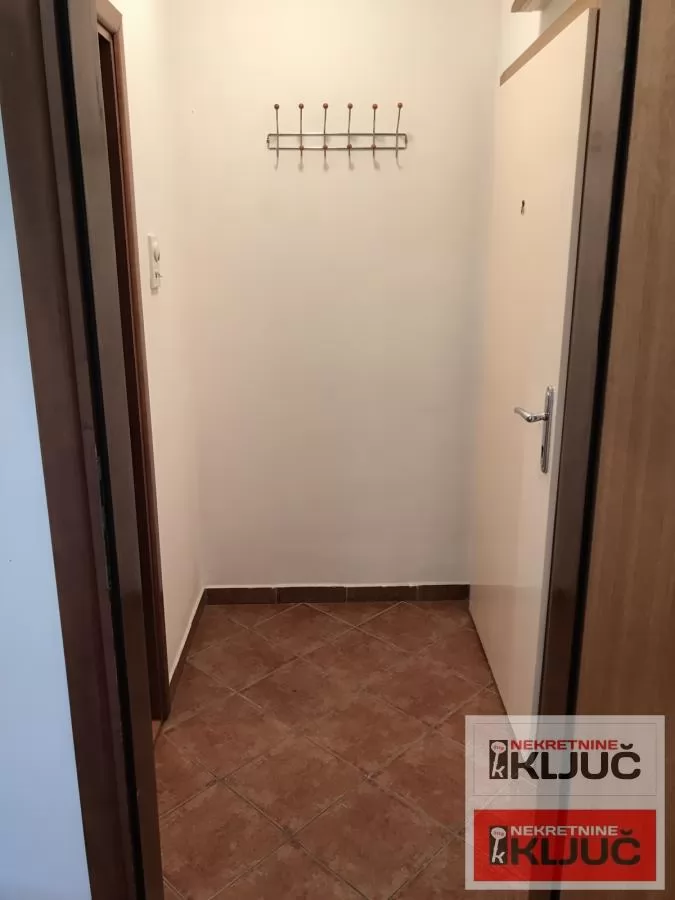 GRBAVICA-USELJIVA GARSONJERA-mogućnost zakupa parking mesta 4