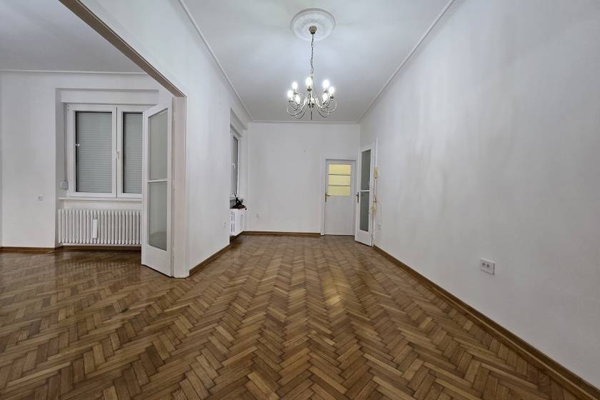 Četvoroiposoban salonski stan za izdavanje u centru  136m2 2