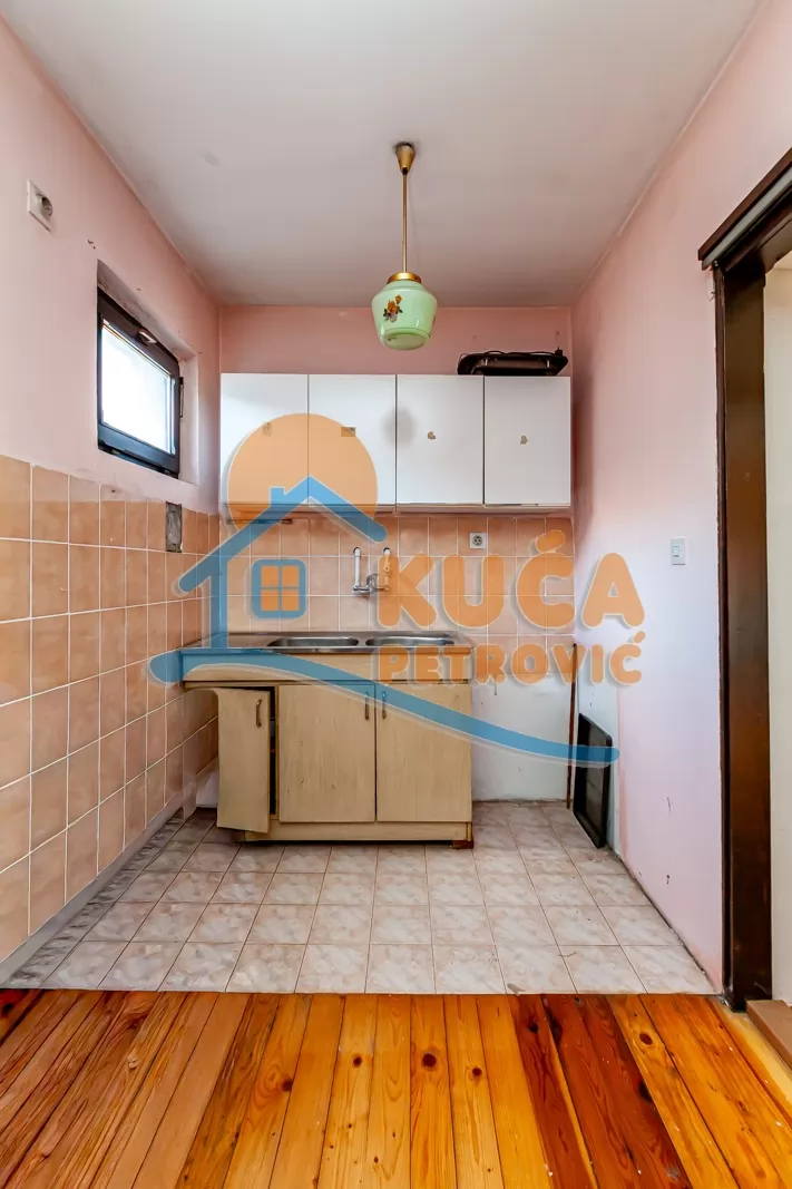 četvorosobna kuća, 246 m2, Crveni krst, Đure Strugara ID: p-011780 3