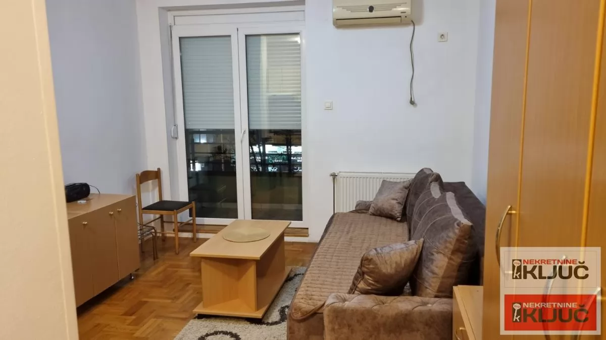 Dobra garsonjera na Grbavici 2