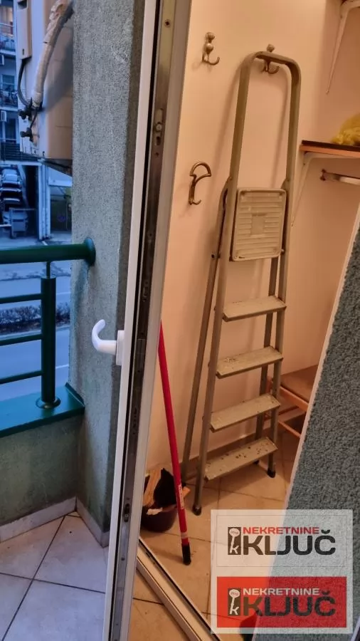 Dobra garsonjera na Grbavici 4