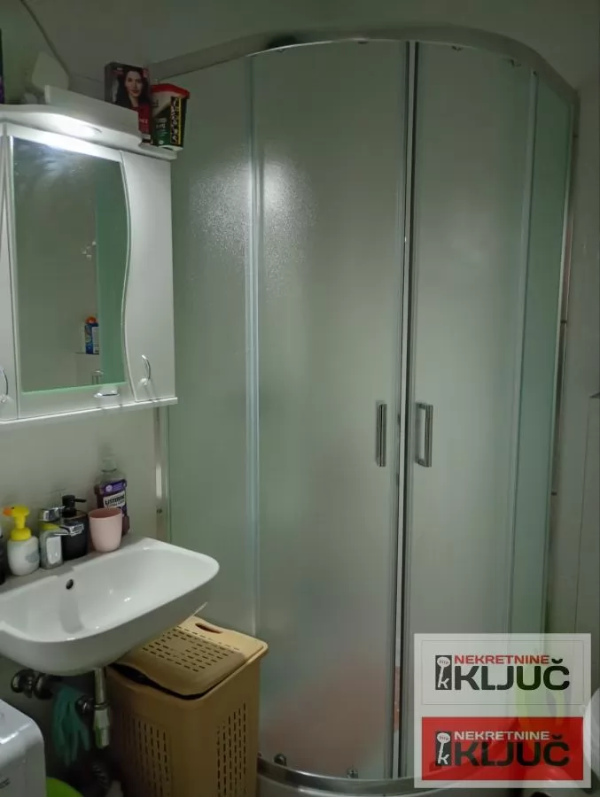 NOVO NASELJE-KNEŽEV PARK-IZDAJE SE DELIMIČNO NAMEŠTEN STAN 6