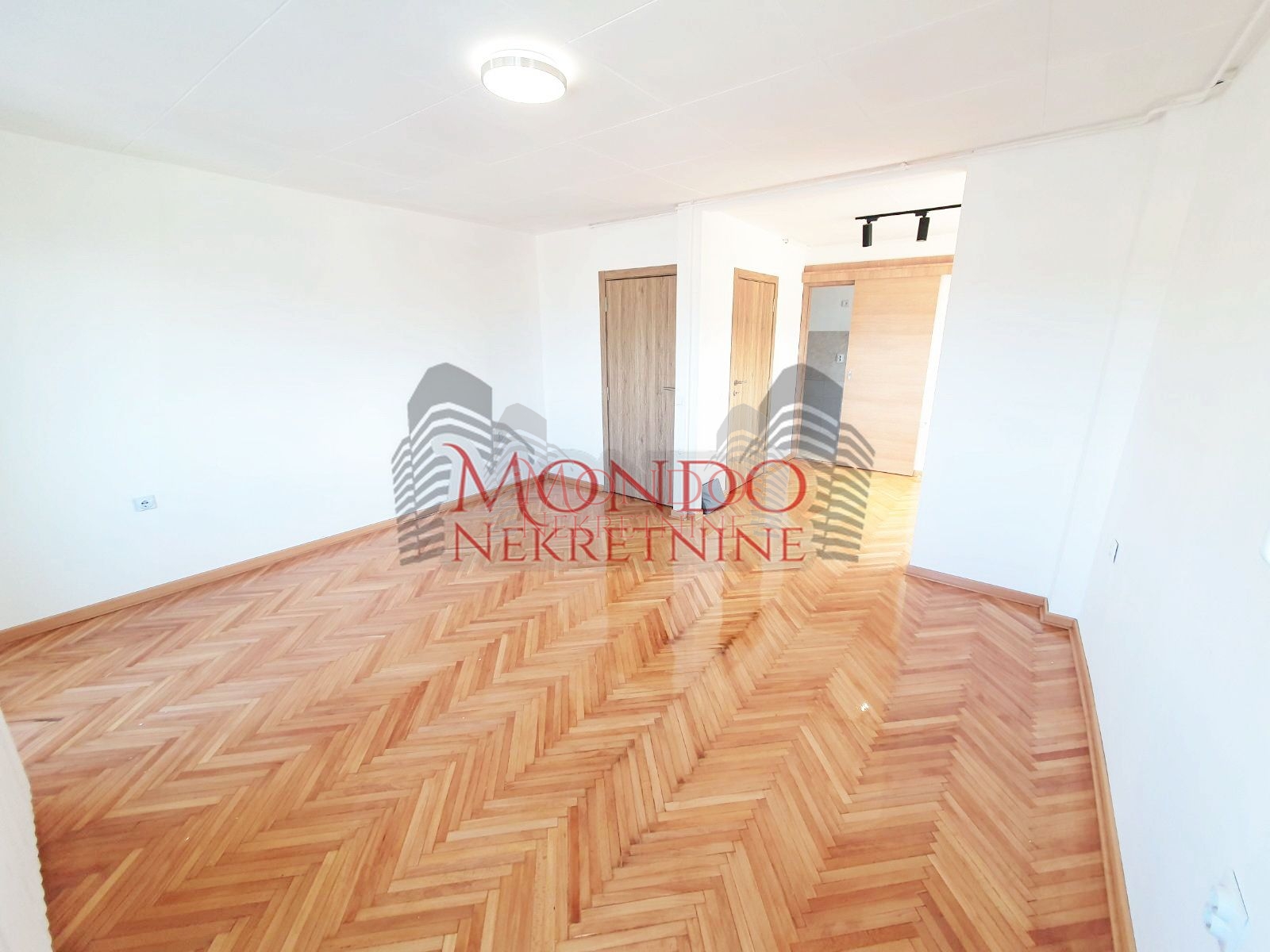 Dvosoban stan kod Doma zdravlja 3